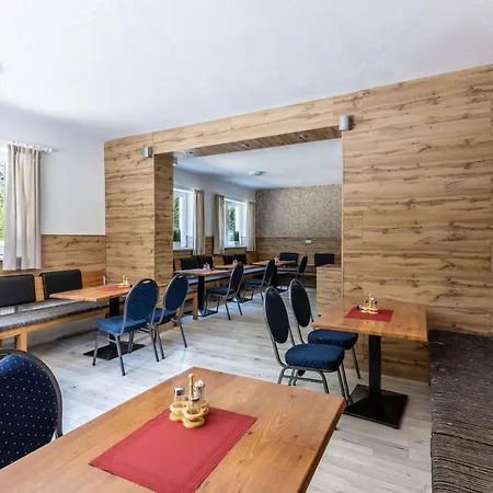 Hartkaiser And 3* المو