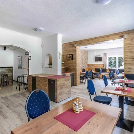 Hartkaiser And Guest house 3*