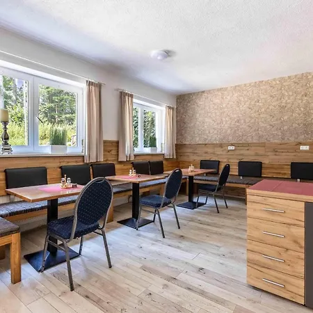 Hartkaiser And 3* المو